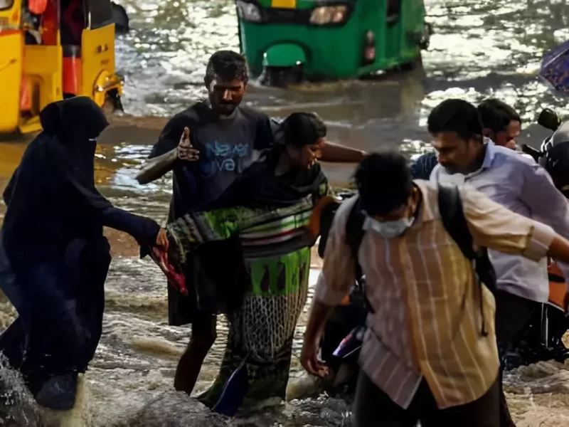 Red alert in Himachal Uttarakhand rain in Delhi UP