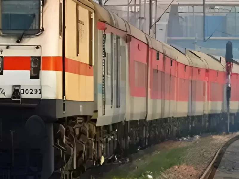 Travel from Lucknow to Sitapur via Lakhimpur to Delhi soon