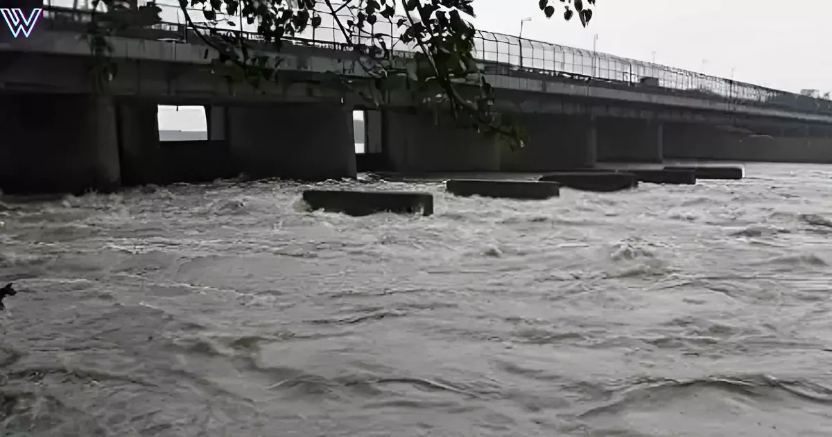 Yamuna is flowing beyond the danger mark in Delhi