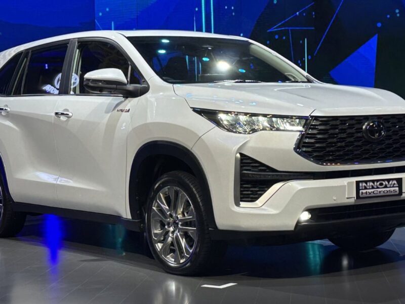 Toyota Innova Hycross car will give tremendous competition to Ertiga