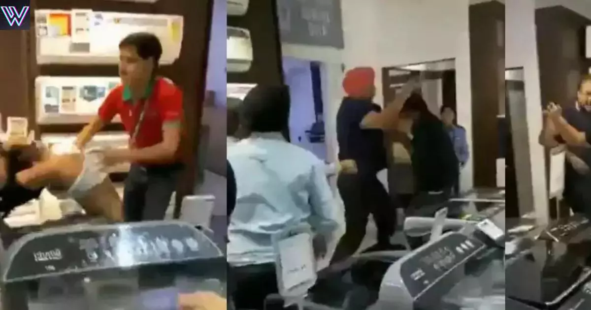 There was a fight between the employees and customers of the mobile shop.