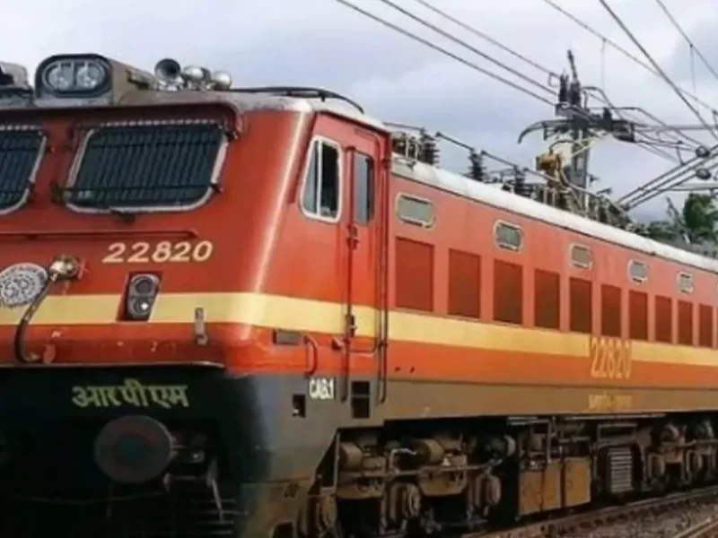More than 300 trains going to Delhi were canceled