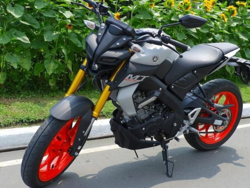 Yamaha MT-15 powerful bike launched in sport look